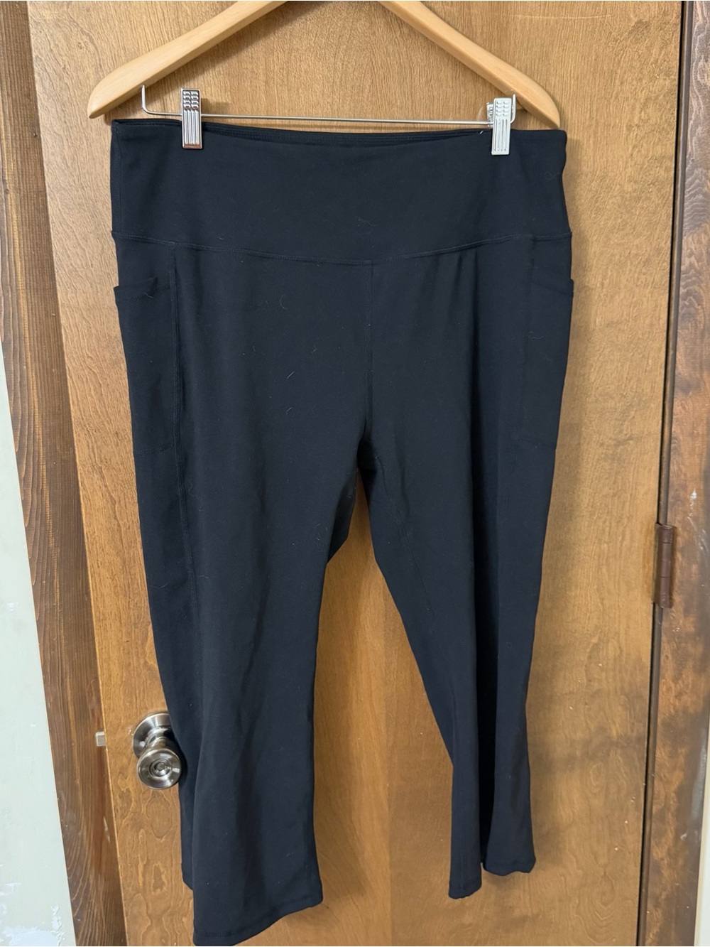 Vital Life 1X Women's Black Pull-On Stretch flare capri